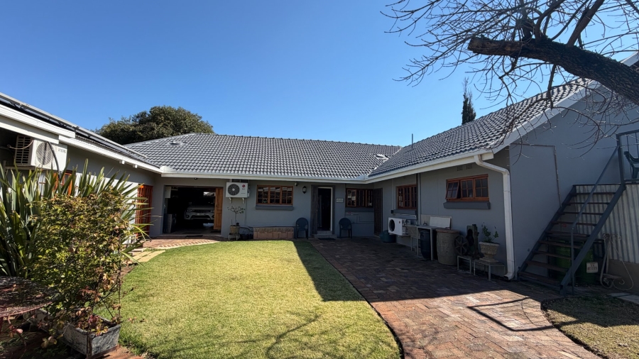 4 Bedroom Property for Sale in Oewersig North West